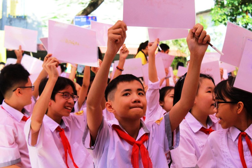 Học sinh hào hứng 'Rung chuông vàng' bằng tiếng Anh ảnh 2
