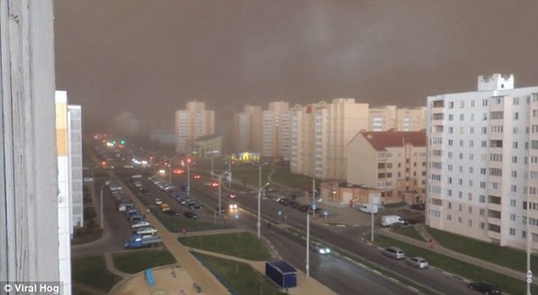 Belarus: Đang ban ngày, trời bỗng tối sầm như ban đêm