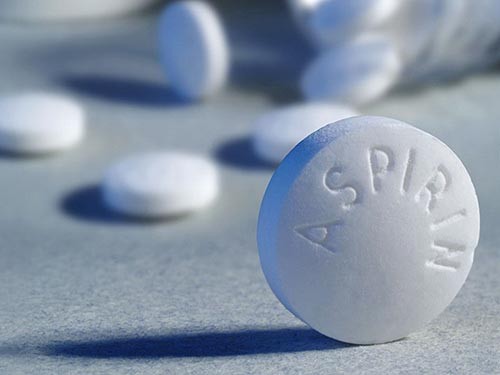 Việc dùng aspirin nên được cân nhắc do có nguy cơ gây xuất huyết dạ dày. Ảnh: The Telegraph