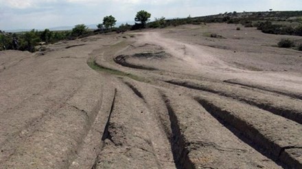 Thấy dấu vết người tiền sử lái xe địa hình 12 triệu năm trước?