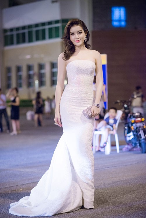 Những sao Việt mặc đẹp, quyến rũ nhất tuần qua
