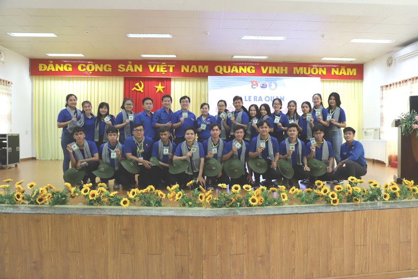 Hơn 200 sinh viên ĐH Trà Vinh tham gia Chiến dịch Thanh niên tình nguyện hè ảnh 1