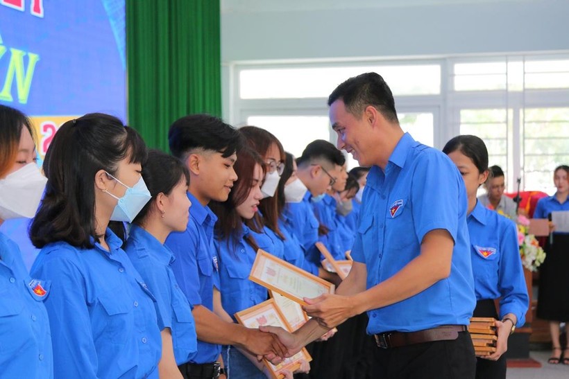 Hơn 3.000 đoàn viên ĐH Kiên Giang tham gia Chiến dịch Thanh niên tình nguyện hè ảnh 1