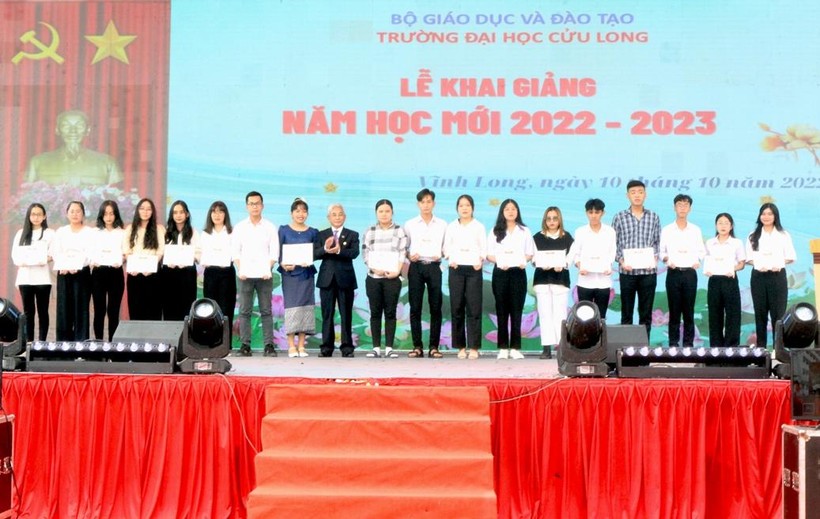 Trường ĐH Cửu Long đón hơn 1.300 tân sinh viên ảnh 1