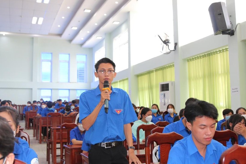 Lãnh đạo tỉnh Kiên Giang gặp mặt, đối thoại với sinh viên  ảnh 1