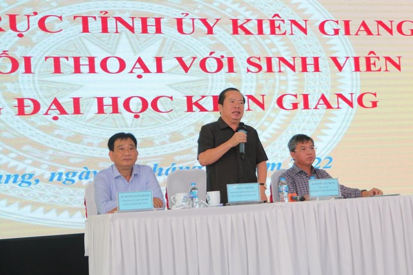 Lãnh đạo tỉnh Kiên Giang gặp mặt, đối thoại với sinh viên  ảnh 2