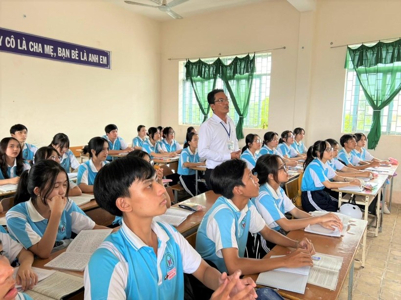 Thầy giáo Khmer có nhiều sáng kiến dạy Giáo dục công dân ảnh 1