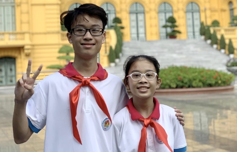 Đỗ Quang Minh và em gái Đỗ Ngọc Linh cùng tham gia
Đại hội Cháu ngoan Bác Hồ TP Hà Nội năm 2020.