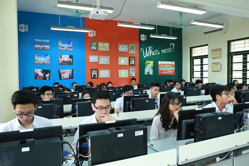 Phòng học Tin học hiện đại của Trường THPT Phan Huy Chú - Đống Đa (Hà Nội).