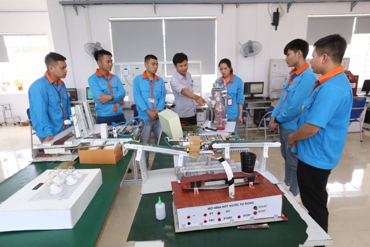 Buổi học của sinh viên Trường Cao đẳng Cơ điện và Xây dựng Bắc Ninh. Ảnh: NVCC
