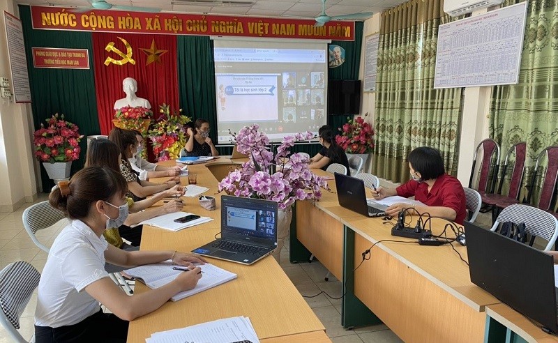 Hoạt động chuyên môn theo hình thức trực tuyến tại Trường Tiểu học Mạn Lạn (Thanh Ba, Phú Thọ). Ảnh: NT