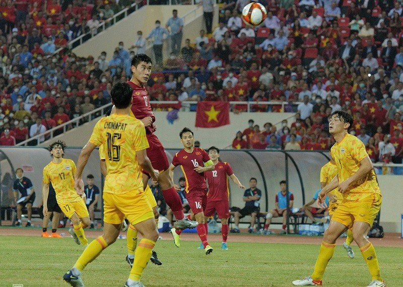 Mạnh Dũng ghi bàn quyết định vào lưới U23 Thái Lan.