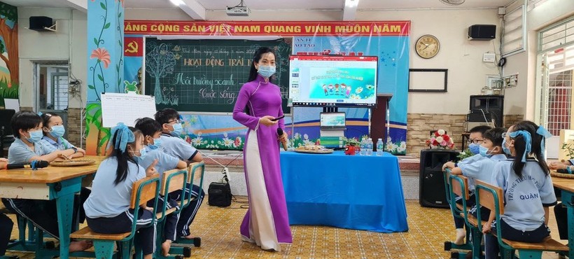  Hoạt động trải nghiệm của học sinh Trường Tiểu học Phú Thọ, Quận 11, TPHCM có sự hỗ trợ của công nghệ hiện đại.