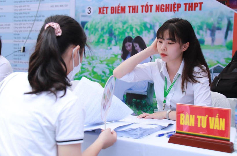 Học sinh Hà Nội tham dự ngày hội tư vấn hướng nghiệp 2022. Ảnh: Sỹ Điền