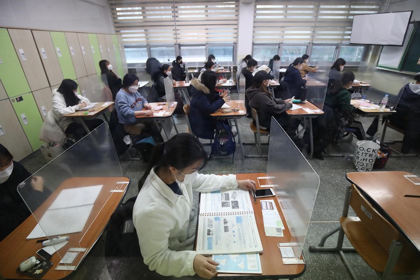 Sĩ số một lớp trung học tại Hàn Quốc trung bình là 23 học sinh.