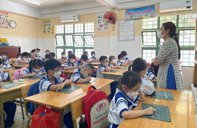 Số lượng học sinh tại Trường Tiểu học Tân Tạo tăng theo từng năm, nhà trường đang nỗ lực tìm các giải pháp bảo đảm đủ chỗ học trong năm học mới.