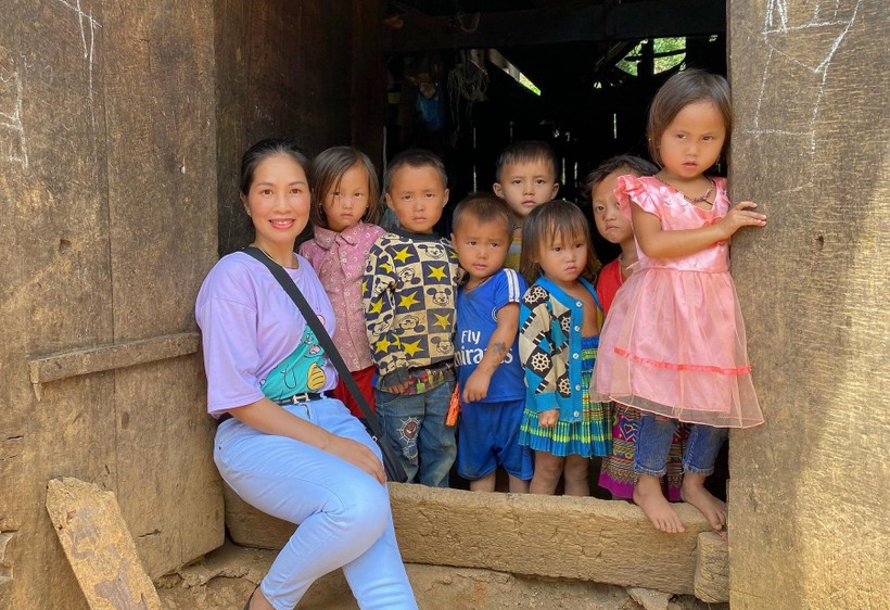 Cho đến nay, cô Hà đã nhận nuôi hơn 20 trẻ em có hoàn cảnh đặc biệt trong tỉnh Điện Biên.