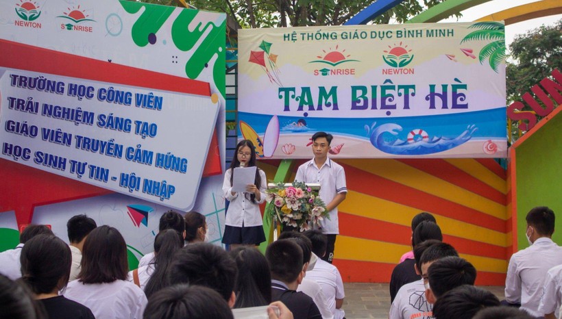 HS Trường THPT Bình Minh (Hoài Đức, Hà Nội) tổng kết hoạt động hè và chuẩn bị sẵn sàng cho năm học mới.
