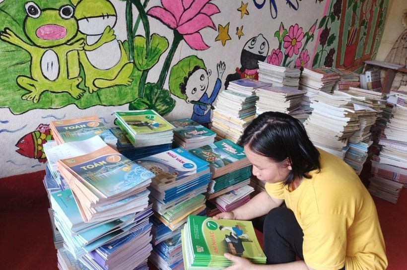 Lào Cai: Bảo đảm mỗi học sinh một bộ sách vào năm học mới ảnh 1