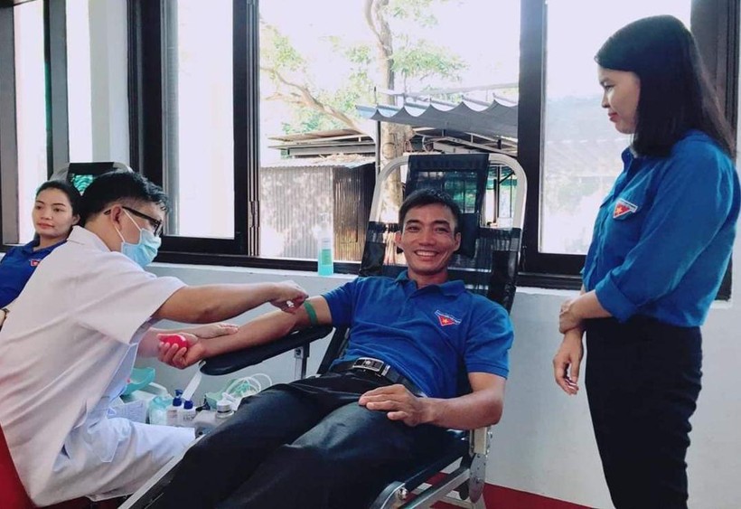 Thầy giáo Quảng Trị 23 lần hiến máu cứu người ảnh 1