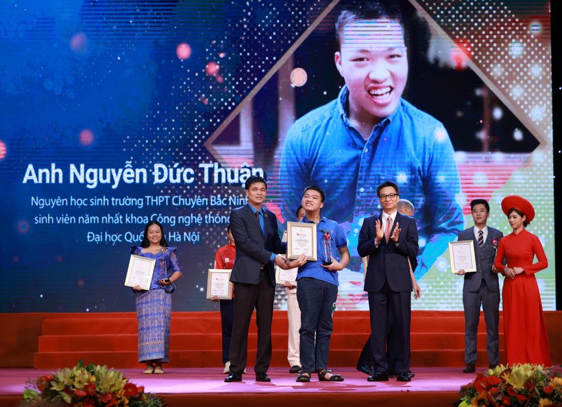 Nguyễn Đức Thuận được vinh danh tại Chương trình Vinh quang Việt Nam năm 2022.