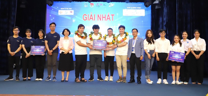 Cuộc thi Sinh viên với ý tưởng khởi nghiệp 2022 do Trường ĐH Nguyễn Tất Thành tổ chức. 