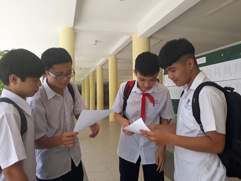 Thí sinh dự thi kỳ thi tuyển sinh vào lớp 10 THPT công lập Đà Nẵng tại điểm thi trường THPT Trần Phú
