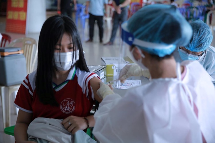 Một điểm tiêm vắc - xin phòng Covid - 19 cho học sinh tại Đà Nẵng