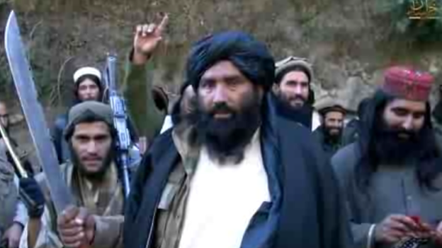 Một nhóm gồm các chiến binh của Taliban tháng trước thề trung thành với IS.