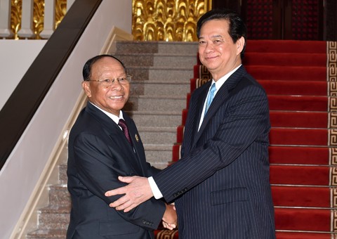Thủ tướng Nguyễn Tấn Dũng tiếp Chủ tịch Quốc hội Campuchia Samdech Heng 