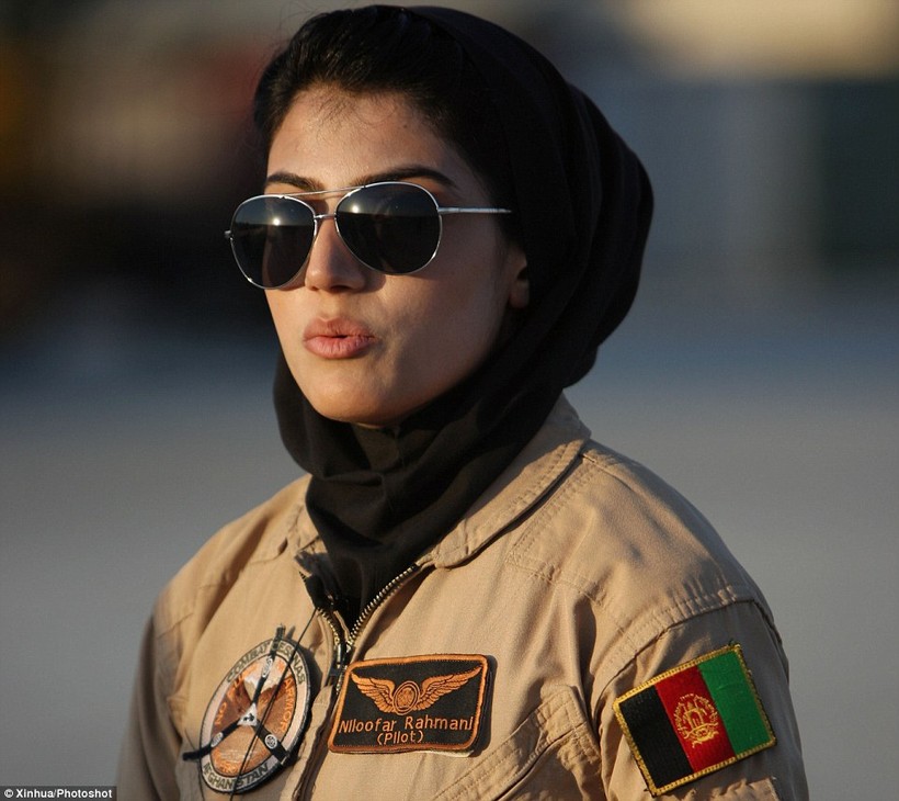 Ngắm nhan sắc nữ phi công duy nhất của quân đội Afghanistan