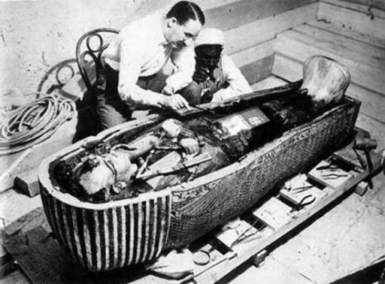 Lời nguyền từ lăng mộ Tutankhamun và con bọ hung bằng ngọc