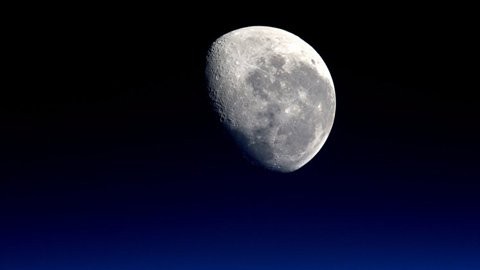 Trái đất có Mặt trăng thứ 2?