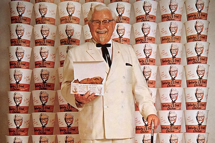 Trước khi trở thành triệu phú, ông chủ gà rán KFC đã có cuộc đời “không thể đen hơn” thế này đây