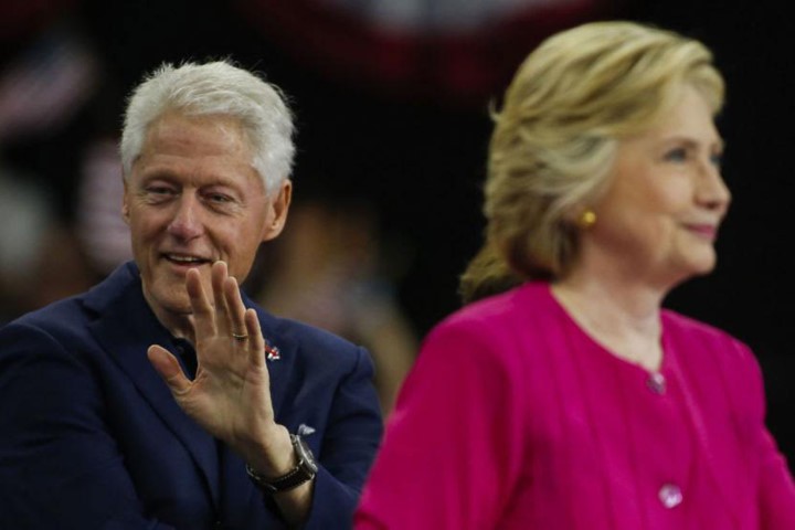 Bill Clinton​ thừa nhận bà Hillary "sai lầm"