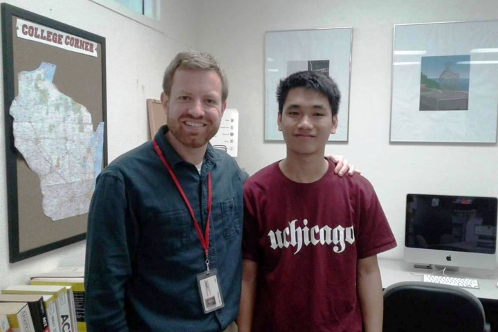 Lâm Quang Nhật cùng giáo viên tại Mỹ
