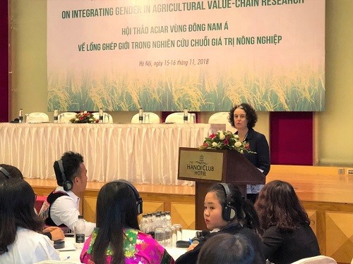 Bà Rebecca Bryant – Phó Đại sứ Australia tại Việt Nam - phát biểu tại Hội thảo