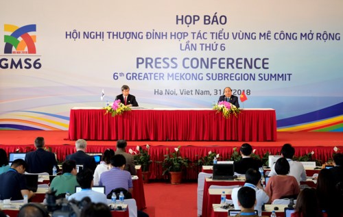 Thủ tướng Chính phủ Nguyễn Xuân Phúc cùng Chủ tịch ADB họp báo thông báo kết quả Hội nghị Thượng đỉnh GMS 6