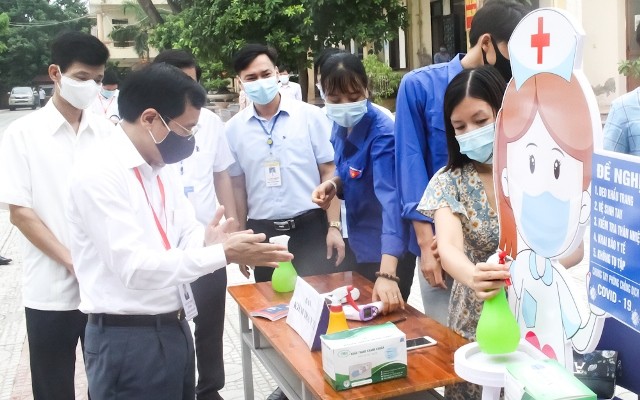 Đoàn kiểm tra thực tế công tác chuẩn bị kỳ thi tốt nghiệp THPT tại Trường THPT Tử Đà, huyện Phù Ninh