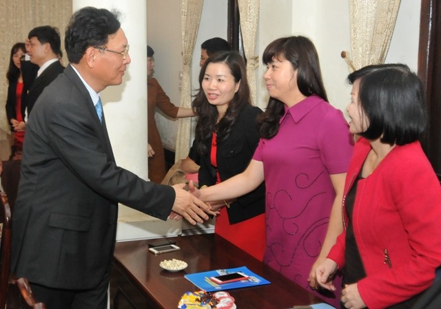 Bộ trưởng Bộ GD&ĐT Phạm Vũ Luận chúc Tết các cán bộ, công chức, viên chức Viện Khoa học Giáo dục Việt Nam