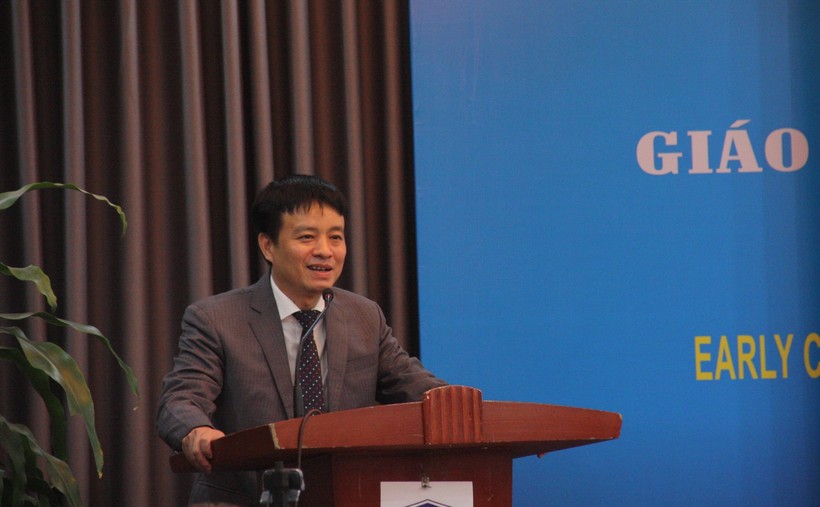 TS. Nguyễn Đức Huy, Phó Hiệu trưởng Trường ĐH Giáo dục, ĐHQG Hà Nội phát biểu tại hội thảo.