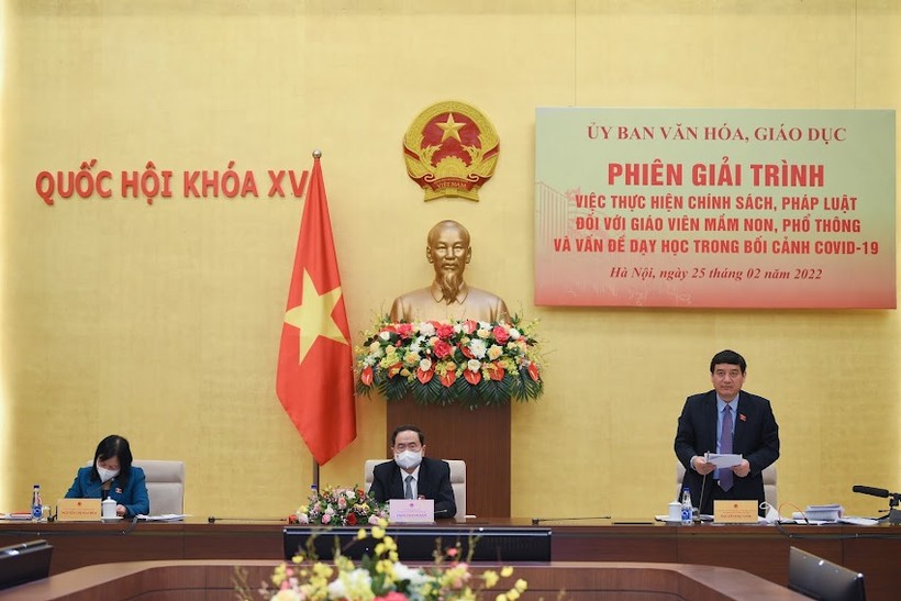 Ông Nguyễn Đắc Vinh, Chủ nhiệm Ủy ban Văn hóa, Giáo dục của Quốc hội phát biểu tại phiên giải trình.