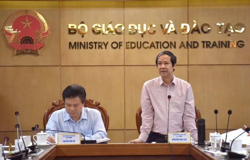 Bộ trưởng Nguyễn Kim Sơn phát biểu tại cuộc họp.