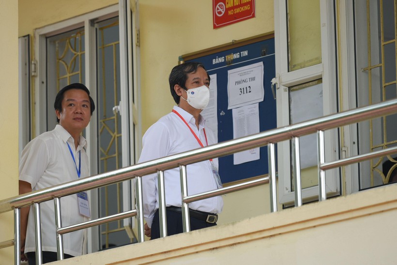 Bộ trưởng Nguyễn Kim Sơn kiểm tra công tác thi tại Ninh Bình  ảnh 3