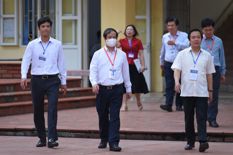 Bộ trưởng Nguyễn Kim Sơn kiểm tra công tác thi tại Ninh Bình  ảnh 2