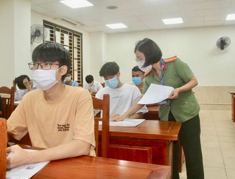 Nóng trong tuần: Học sinh Việt Nam tỏa sáng Olympic quốc tế, địa phương nghiêm túc chấm thi tốt nghiệp THPT ảnh 6