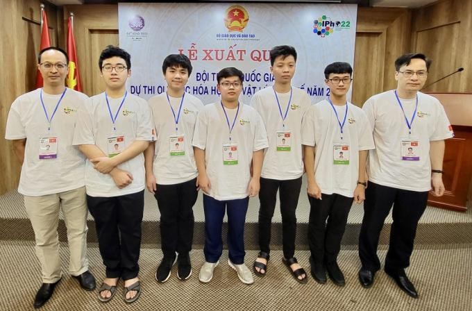 Nóng trong tuần: Học sinh Việt Nam tỏa sáng Olympic quốc tế, địa phương nghiêm túc chấm thi tốt nghiệp THPT ảnh 3