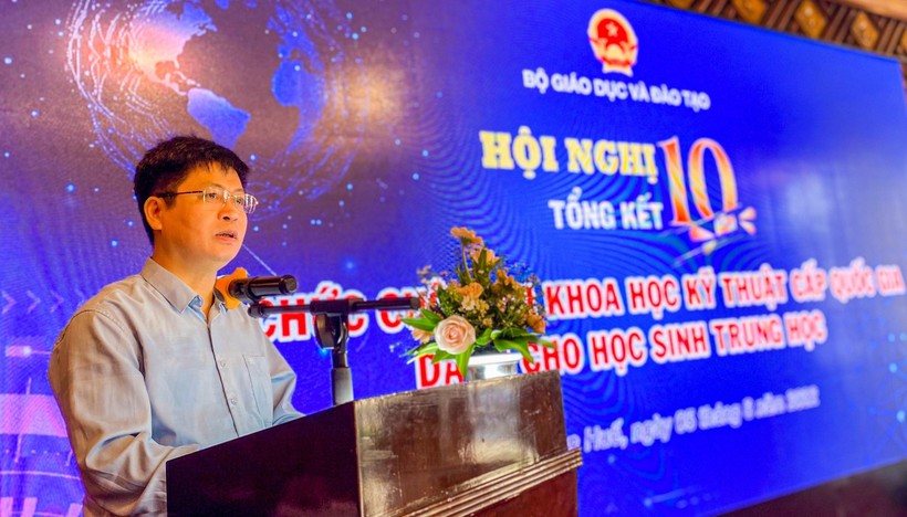 Ông Nguyễn Xuân Thành, Vụ trưởng Vụ Giáo dục Trung học phát biểu tại hội nghị.