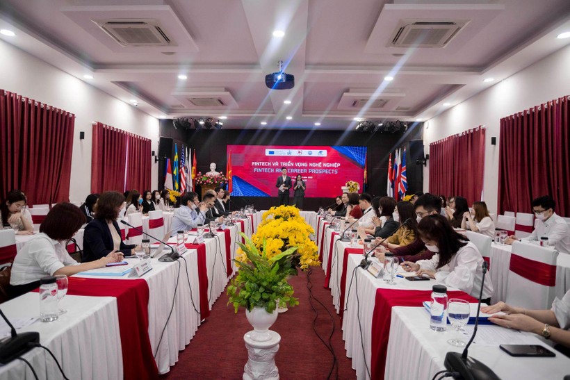 Buổi trao đổi về Fintech và Triển vọng nghề nghiệp thu hút sự tham gia của đại diện một số trường ĐH tại Việt Nam và trên thế giới, các chuyên gia quốc tế, các doanh nghiệp và đông đảo người học quan tâm đến lĩnh vực FINTECH.