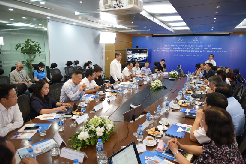 Bộ trưởng Nguyễn Kim Sơn: Mong Trường Đại học CMC trở thành hình mẫu cho mô hình đại học số ảnh 1